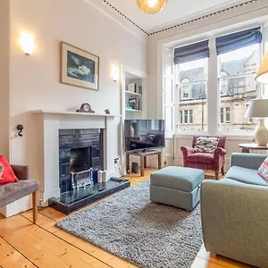 Pass The Keys Homely & Light-filled 1 Bedroom Flat In Chic Area Of Near Centre Apartment